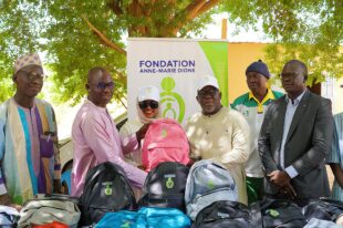 Remise de 400 kits scolaires à la commune de Pire